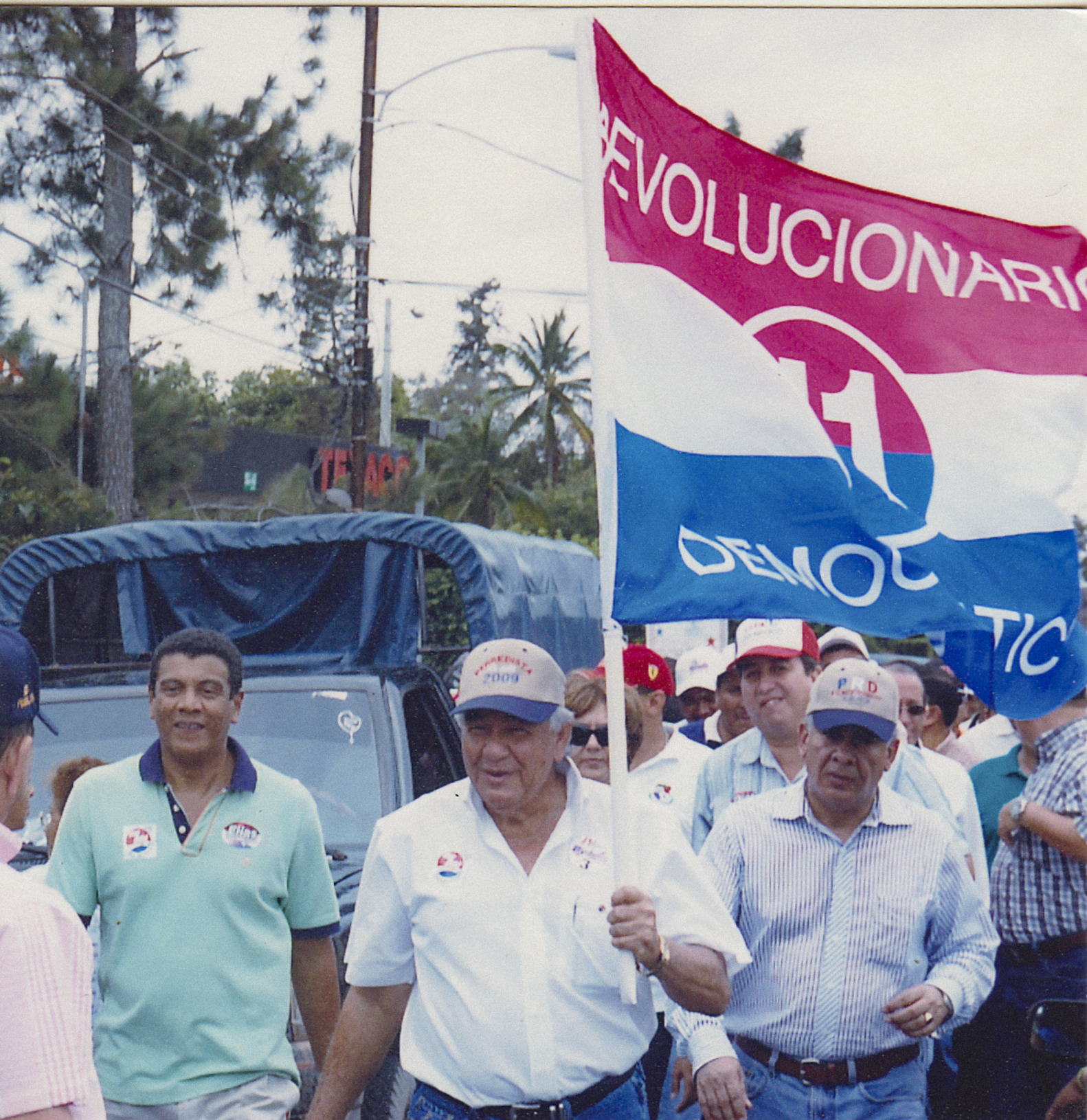 Former governor Fernández at a party rally