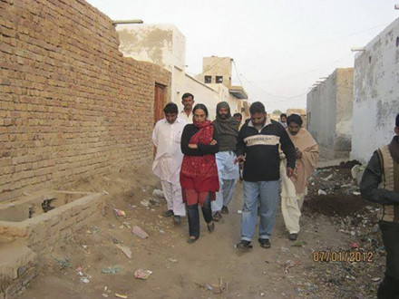 Perween Rahman walking with her colleagues from the Orangi Pilot Project 